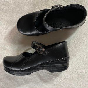 Black Mary Jane Dansko Clogs Size 38 / 8